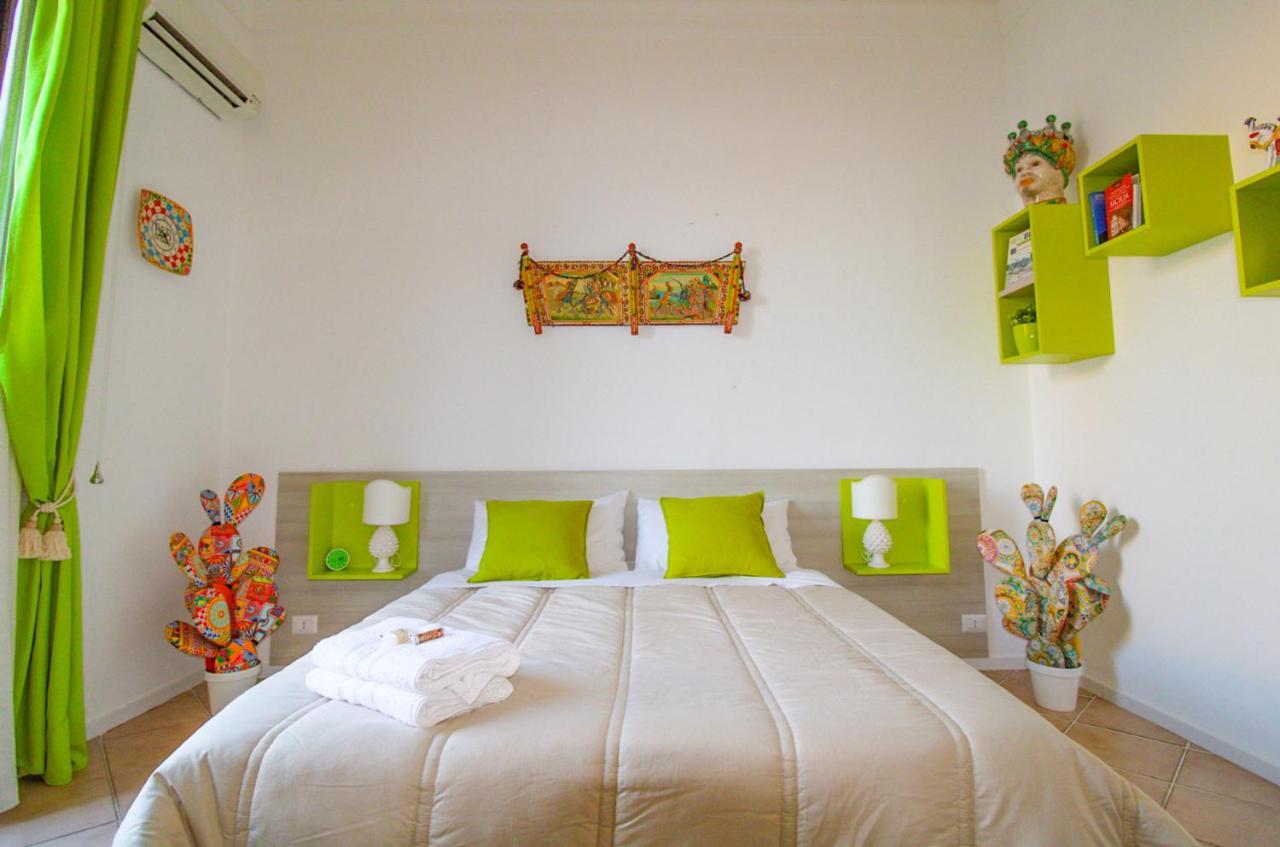 The Palace B&B And Apartments Santo Stefano di Camastra Kültér fotó