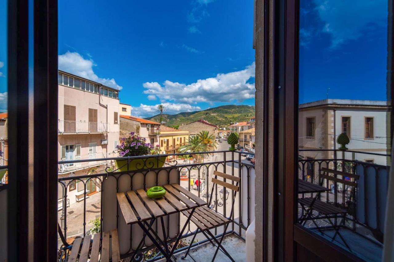 The Palace B&B And Apartments Santo Stefano di Camastra Kültér fotó