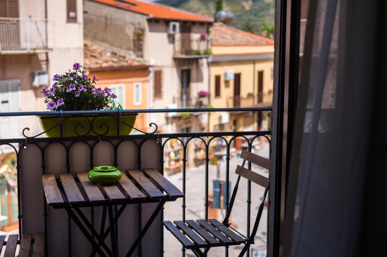 The Palace B&B And Apartments Santo Stefano di Camastra Kültér fotó