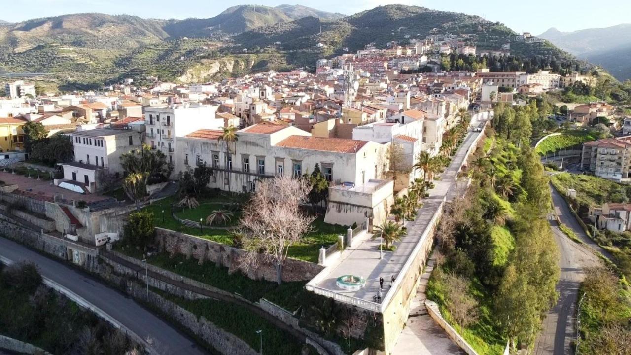 The Palace B&B And Apartments Santo Stefano di Camastra Kültér fotó