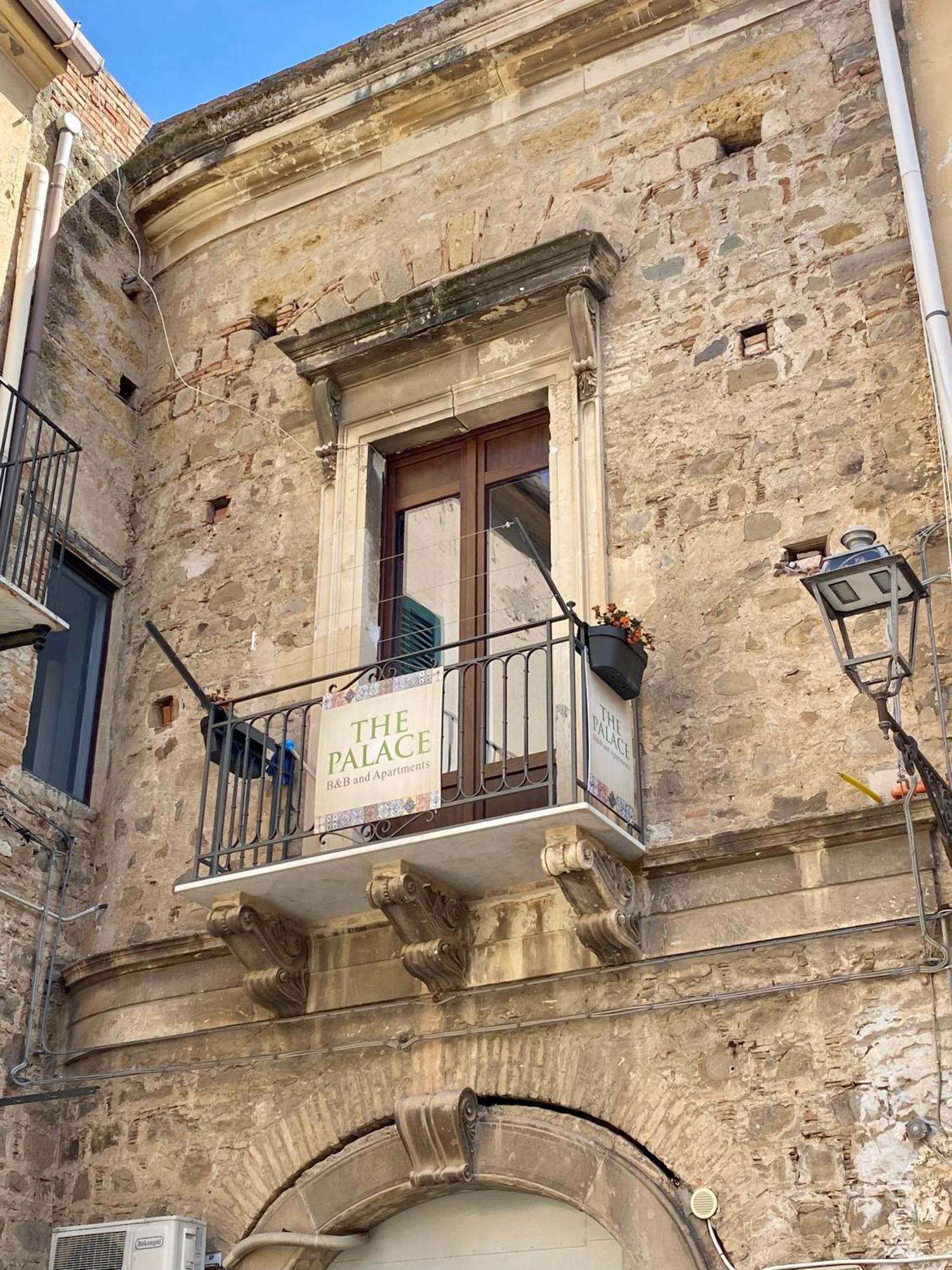 The Palace B&B And Apartments Santo Stefano di Camastra Kültér fotó