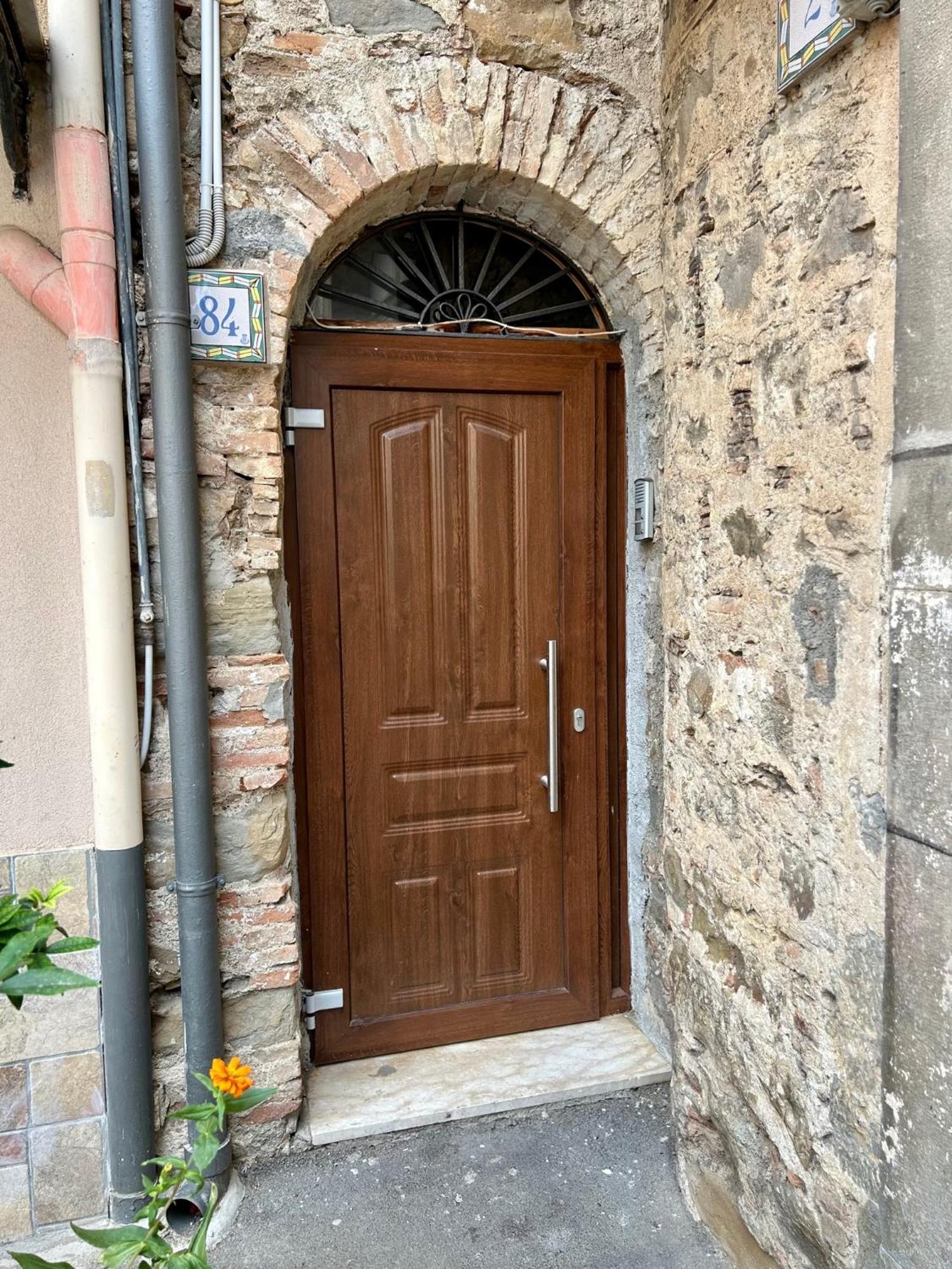 The Palace B&B And Apartments Santo Stefano di Camastra Kültér fotó