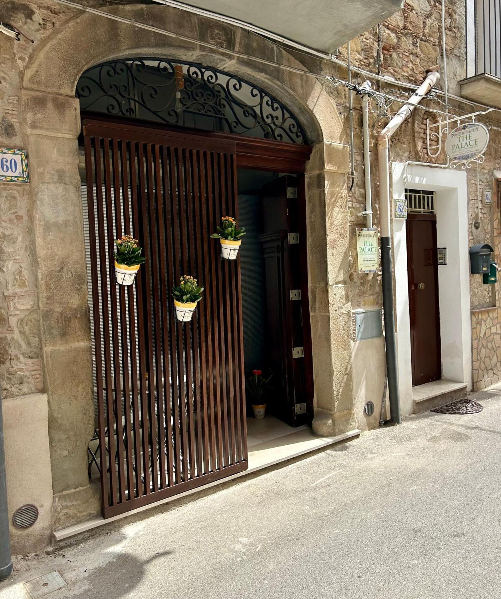 The Palace B&B And Apartments Santo Stefano di Camastra Kültér fotó