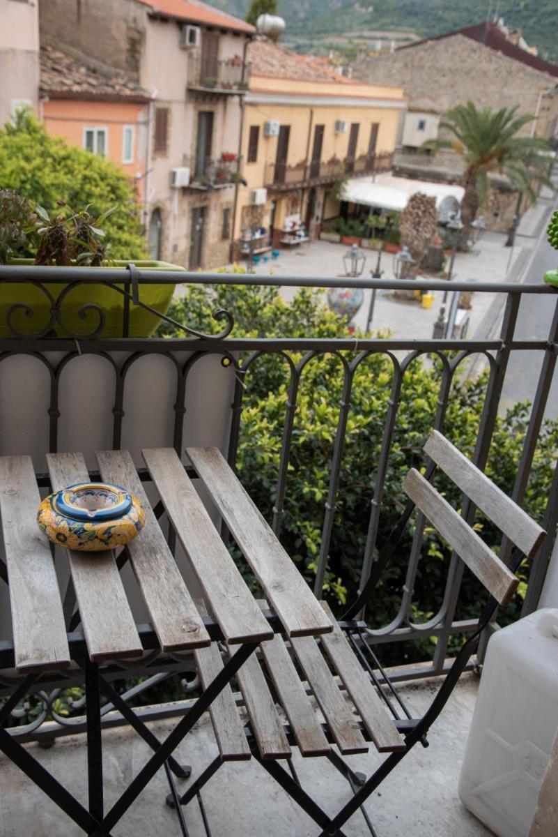 The Palace B&B And Apartments Santo Stefano di Camastra Kültér fotó